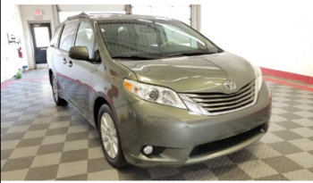 Used Toyota Sienna 2011 full