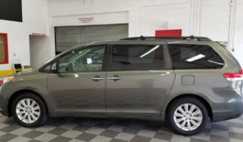 Used Toyota Sienna 2011 full