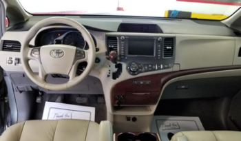 Used Toyota Sienna 2011 full