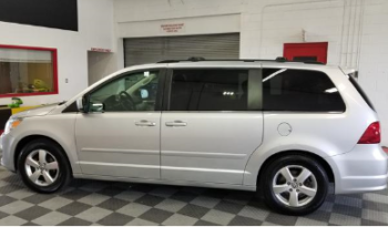 Used Volkswagen Routan 2009 full