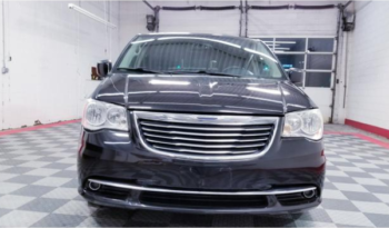 Used Chrysler Town and Country 2013 full