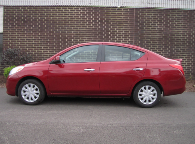 Used Nissan Versa 2013 full