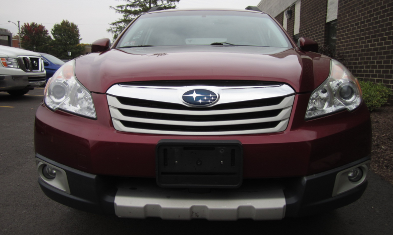 Used Subaru Outback 2011 full