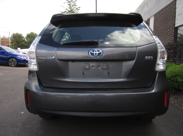 Used Toyota Prius V 2012 full