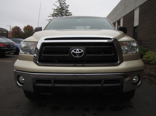 Used Toyota Tundra  2010 full