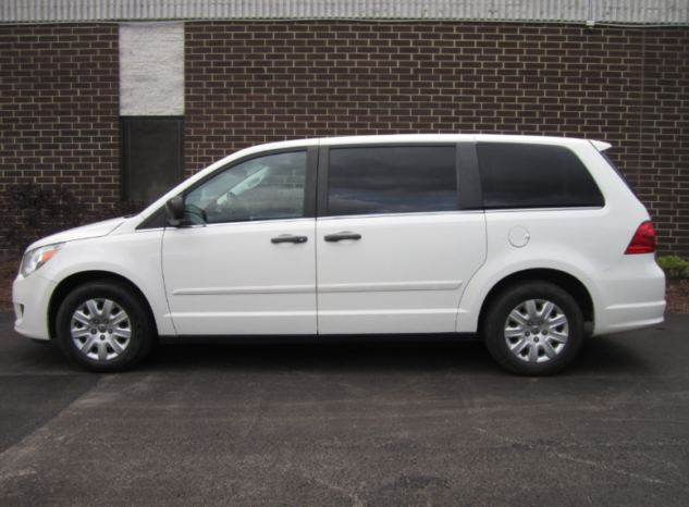 Used Volkswagen Routan 2011 full