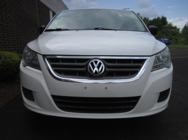 Used Volkswagen Routan 2011 full