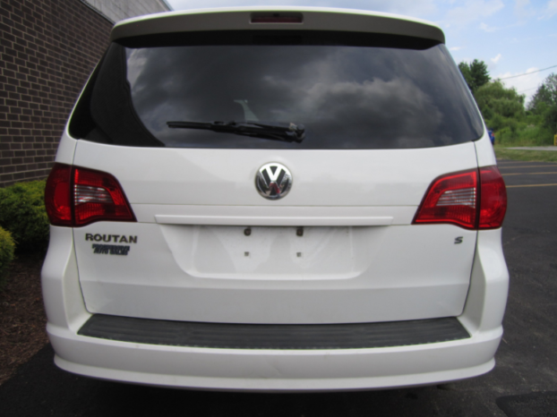 Used Volkswagen Routan 2011 full