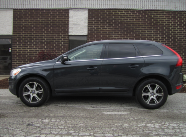 Used Volvo XC60 2010 full