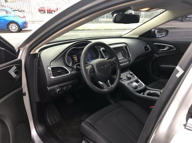 Used Chrysler 200 2016 full