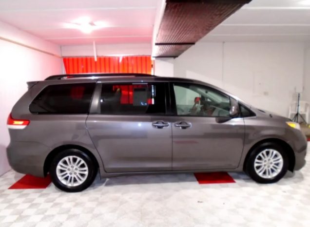 Toyota Sienna 2012 AWD full