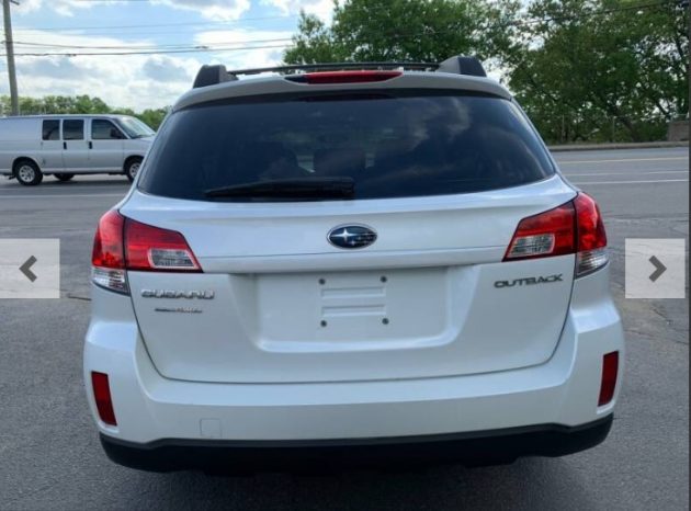 Subaru Outback 2.5i Premium 2010 AWD full