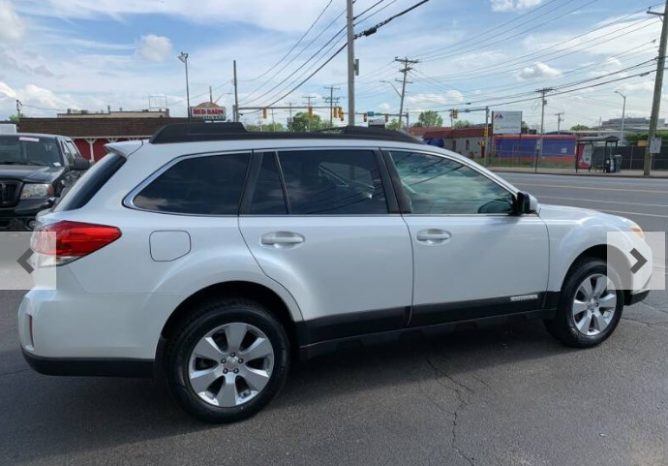 Subaru Outback 2.5i Premium 2010 AWD full